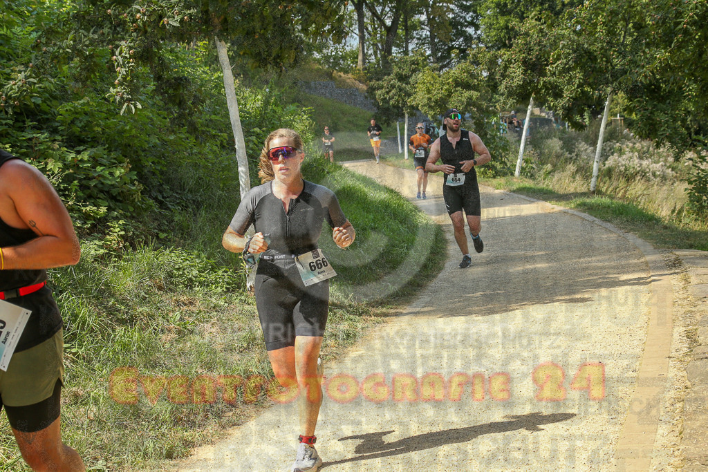 250824_1444_EX1_7374 | Sportfotografie im Rhein-Sieg Kreis, Köln, Bonn, NRW, Rheinland Pfalz, Hessen, etc. Unser Tätigkeitsfeld umfasst den Laufsport vom Volkslauf über den Marathon, Duathlon, Triathon bis zum Ultralauf wie Kölnpfad Ultra oder Schindertrail.