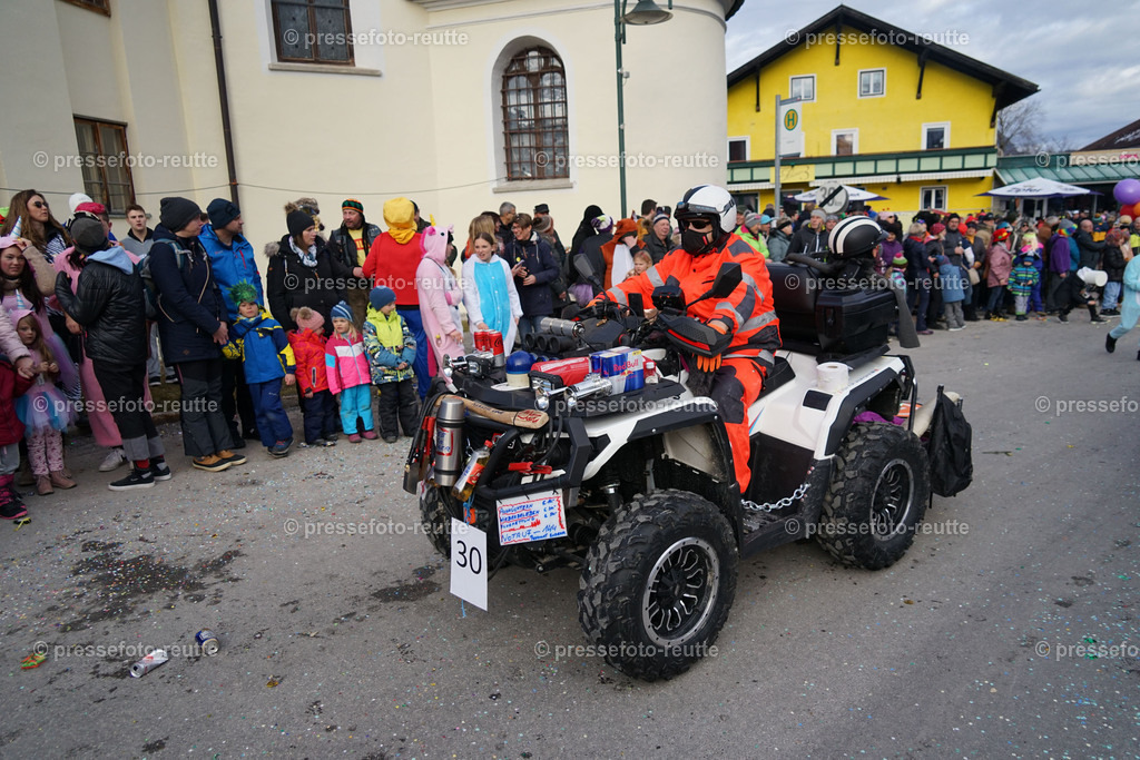 news-2023-Feb11-Fasching-Weissenbach-DSC02115 | Info aus dem Bezirk Reutte/Ausserfern Tirol sowie eine umfangreiche Bilddatenbank über die gesamte Region: Lechtal, Talkessel Reutte, Tannheimertal, Zwischentoren. Lech, Plansee, Zugspitze, Grenztunnel, B179, Fernpassstraße, Verkehr, Lawinen, Tradition, - Realisiert mit Pictrs.com