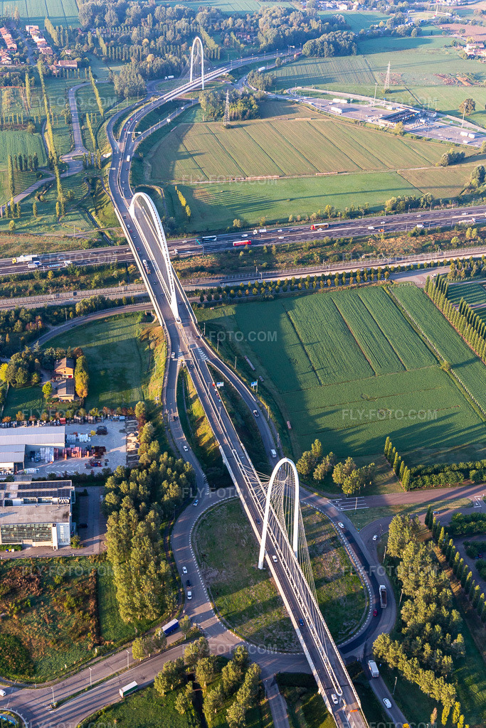 Aerial view: Ponte Di Calatrava, Vela di Calatrava NORTH and SOUTH bridges over the high-speed rail line and Autostrada del Sole in Reggio nell'Emilia in the state Reggio Emilia, Italy. – Photo: IMG_134809.jpg taken on 09/20/2022 by Werner Riehm/FLY-FOTO.com – Resolution of the original: 3648 x 5472 px – TURISMO.COMUNE.RE.IT