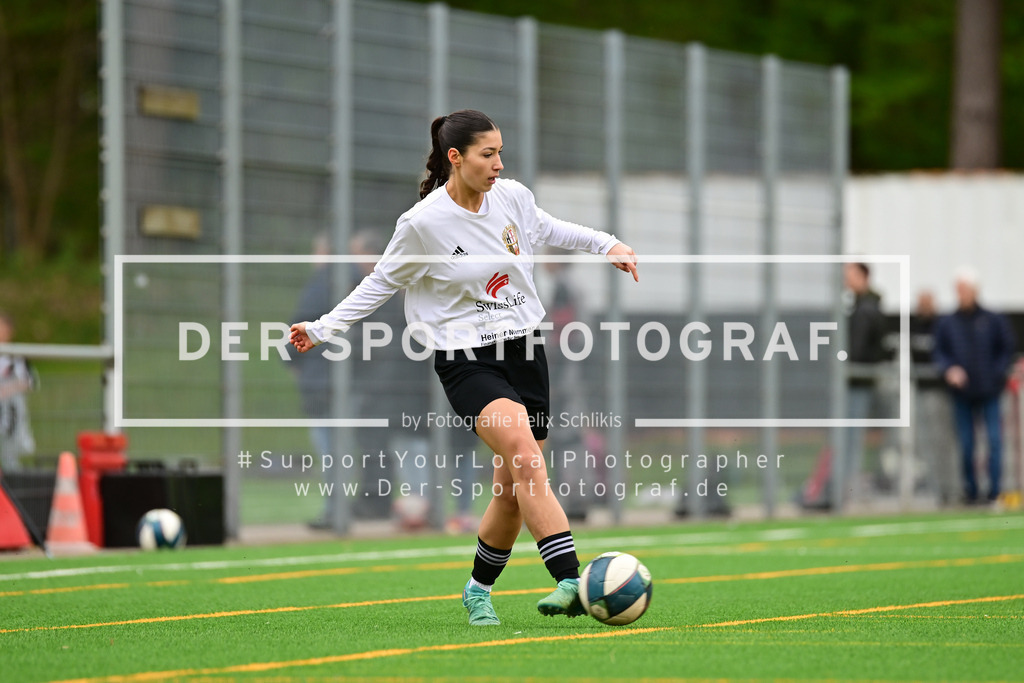 Fußball I Frauen I Saison 2025-2026 I Bezirksliga I 21. Spieltag I Harburger TB - Rahlstedter SC I 164520 | Der Sportfotograf. - Realisiert mit Pictrs.com