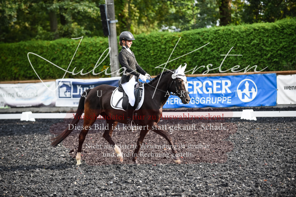 DSC_3382 | Pferde- und Turnierfotografie in Westsachsen. Pferdeportraits, Auftragszeichnungen und intuitive Kunst.