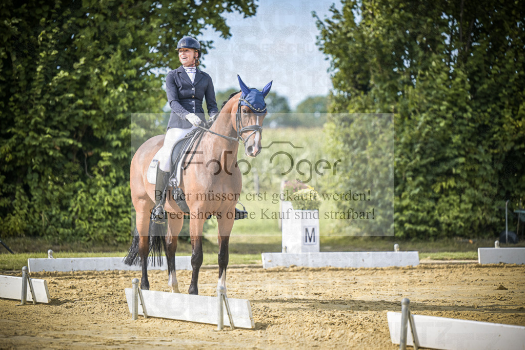 DOS_7794 | Entdecke hochwertige Reitturnierfotos von Foto Oger. Professionell, emotional und authentisch – jetzt Lieblingsmomente im Shop bestellen.Deutschlandweite Turnierfotografie. - Realisiert mit Pictrs.com