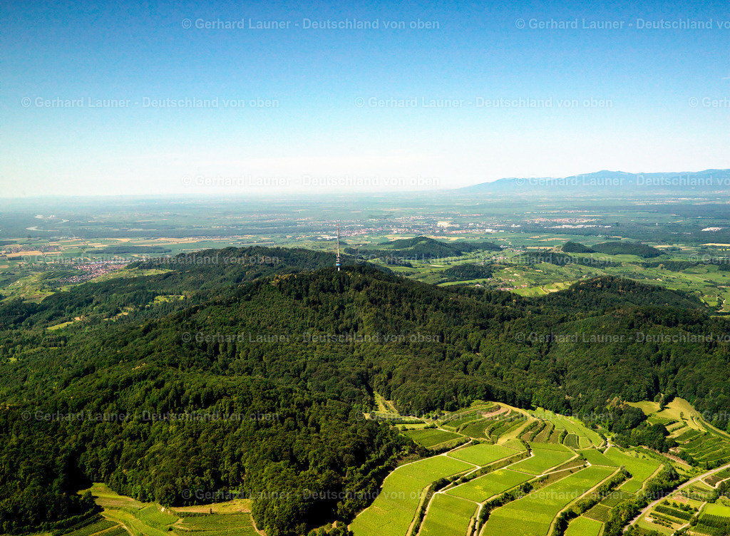 2700098 | Blick über den Fernmeldeturm Vogtsberg am Kaiserstuhl in Richtung Vogesen