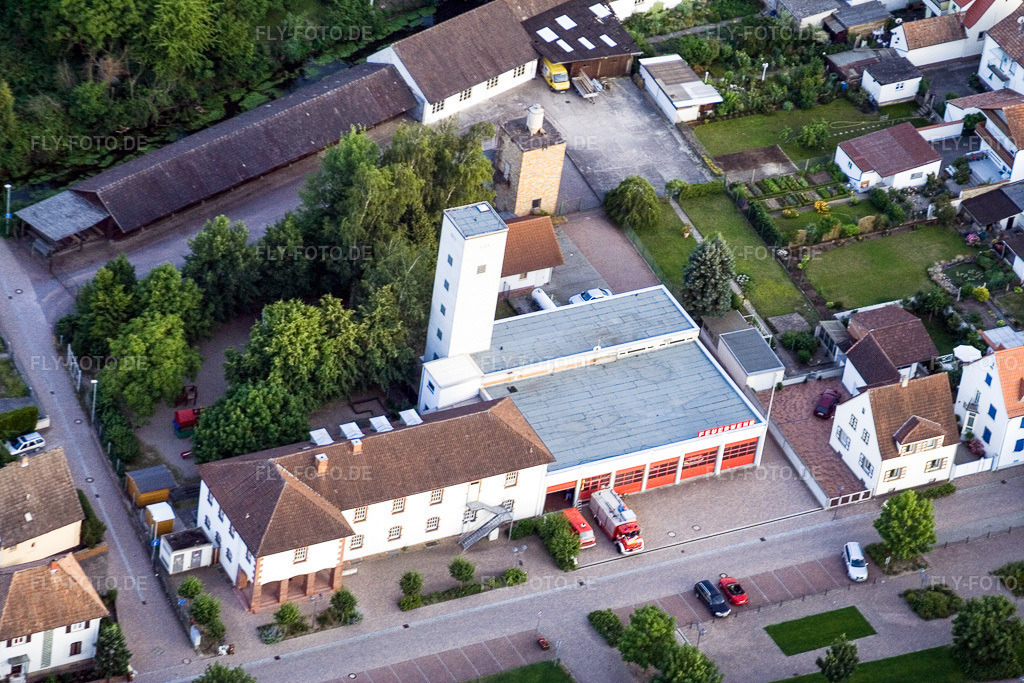 Luftbild: Feuerwehr und Kindergarten Kerwespatzen in Rülzheim im Bundesland Rheinland-Pfalz in Deutschland. Foto: IMG_3348.jpg vom 04.07.2006 durch Werner Riehm/FLY-FOTO.de