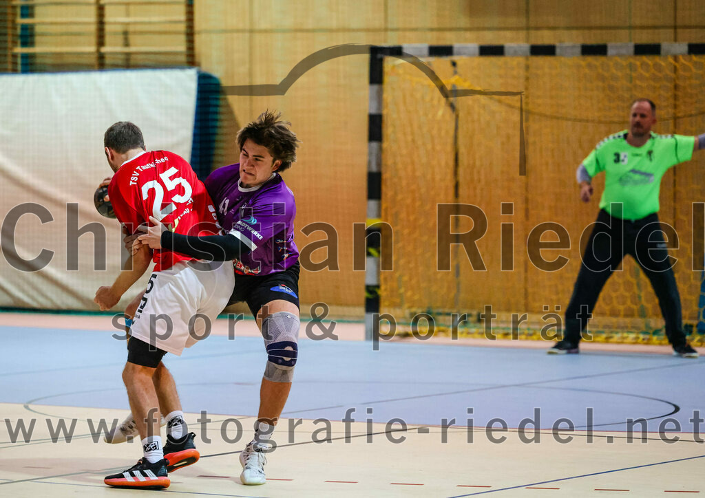 2023-10-21_059_SpVgg_Altenerding_III_gegen_TSV_Taufkirchen-Vils | Erding, Deutschland, 21.10.2023:
Handball, Bezirksklasse Männer Staffel Ost 2023 / 2024, 4. Spieltag, SpVgg Altenerding III gegen TSV Taufkirchen/Vils, Endergebnis: 27:32

Christoph Huber (TSV Taufkirchen/Vils, #25), Kilian Jödecke (SpVgg Altenerding, #41)

Foto: Christian Riedel / fotografie-riedel.net