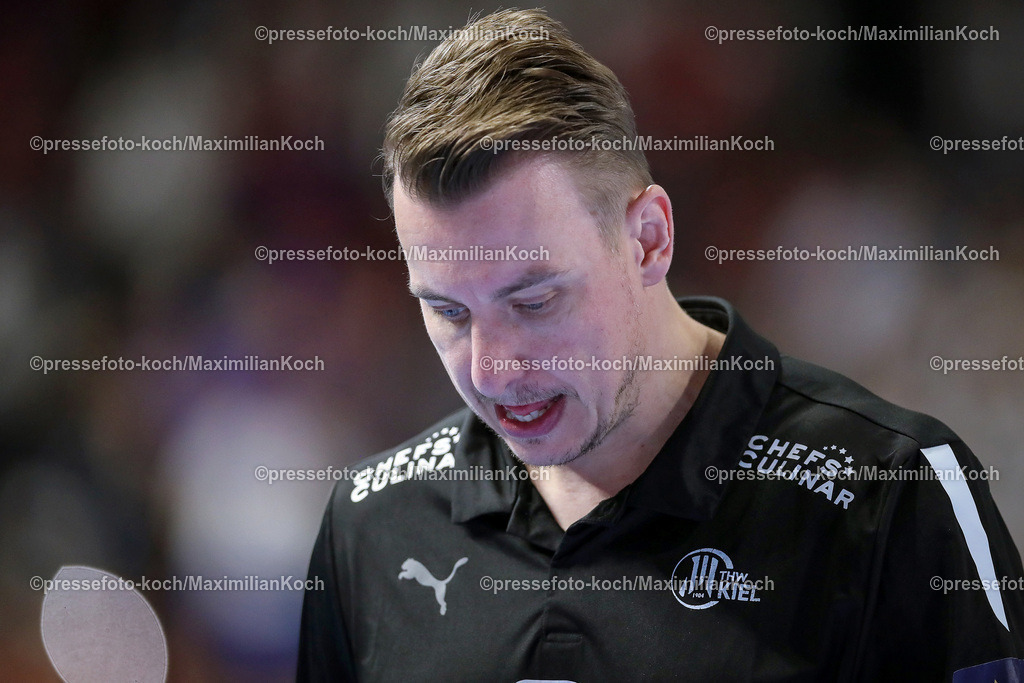 KoeEHF08062402075 | 08.06.2024, Köln, Handball, TruckScout24 EHF FINAL4, Machineseeker Champions League Men, Lanxess-Arena, Halbfinale, THW Kiel - FC Barcelona: Headcoach Trainer Filip Jicha (THW Kiel) enttäuscht Enttäuschung Frust