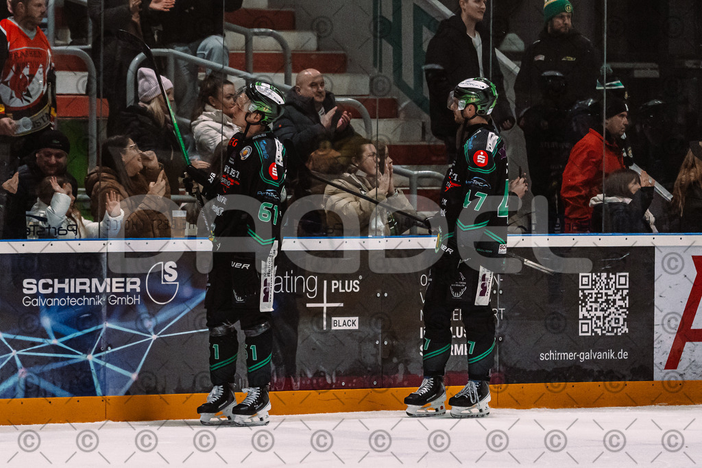 Alligators_vs_Erding_12_12_2025-221 | Höchstadt Alligators Fotogalerie: Eishockey-Action aus Franken. Professionelle Spielfotos, Portraits & Stadionbilder zum Download. Jetzt entdecken! - Realisiert mit Pictrs.com