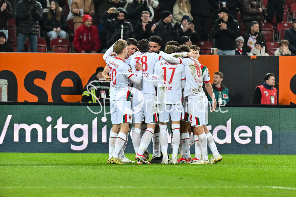 FC Augsburg - 1. FC Union Berlin | AUGSBURG, GERMANY - 15. JANUARY: Jubel der Hausherren nach dem Treffer zum 1-0 druch Alexis Julian CLAUDE-MAURICE (FC Augsburg 20) / Tor / Torschuetze / Freude / Happy während dem Bundesligamatch zwischen dem FC Augsburg und dem 1. FC Union Berlin am 17. Spieltag in der WWK-Arena / DFL REGULATIONS PROHIBIT ANY USE OF PHOTOGRAPHS AS IMAGE SEQUENCES AND/OR QUASI-VIDEO