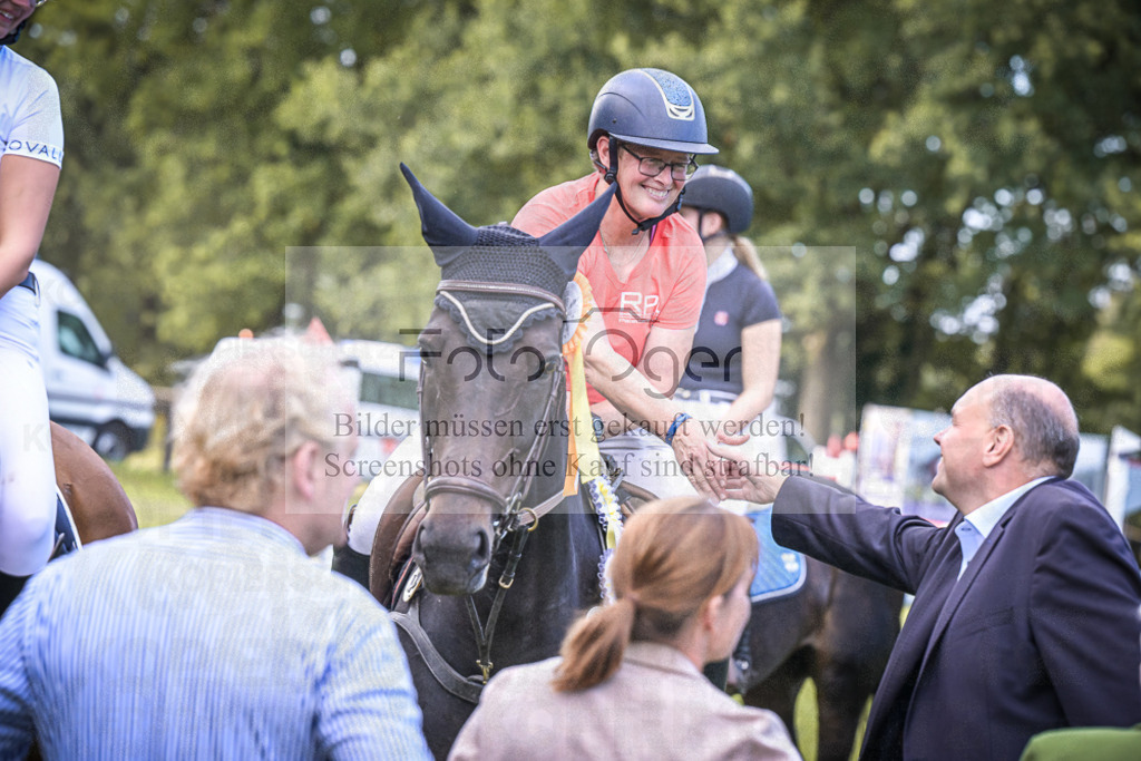 DOS_0021 | Entdecke hochwertige Reitturnierfotos von Foto Oger. Professionell, emotional und authentisch – jetzt Lieblingsmomente im Shop bestellen.Deutschlandweite Turnierfotografie. - Realisiert mit Pictrs.com