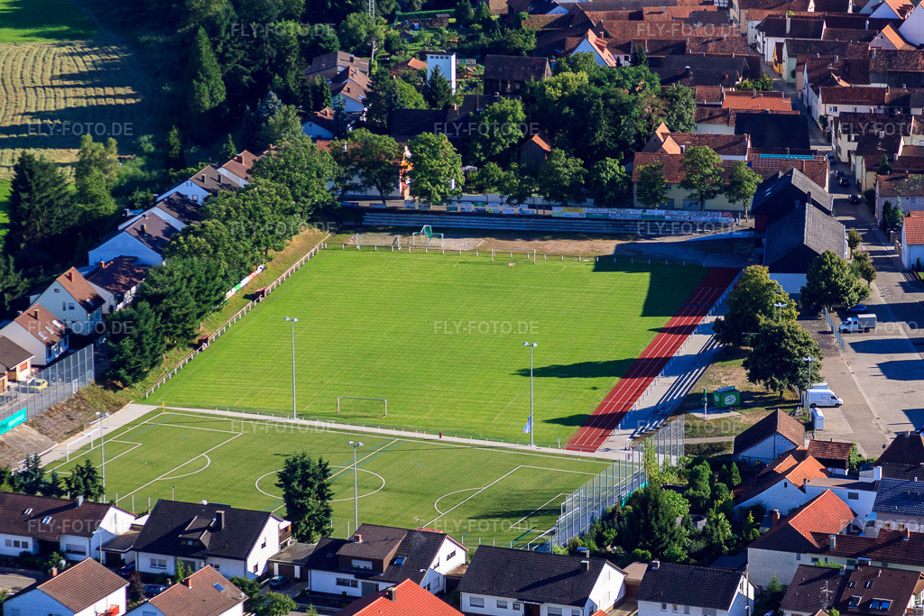 Luftbild: Fußballplatz des TSG in Jockgrim im Bundesland Rheinland-Pfalz in Deutschland. Foto: IMG_30801.jpg vom 31.07.2010 durch Werner Riehm/FLY-FOTO.de