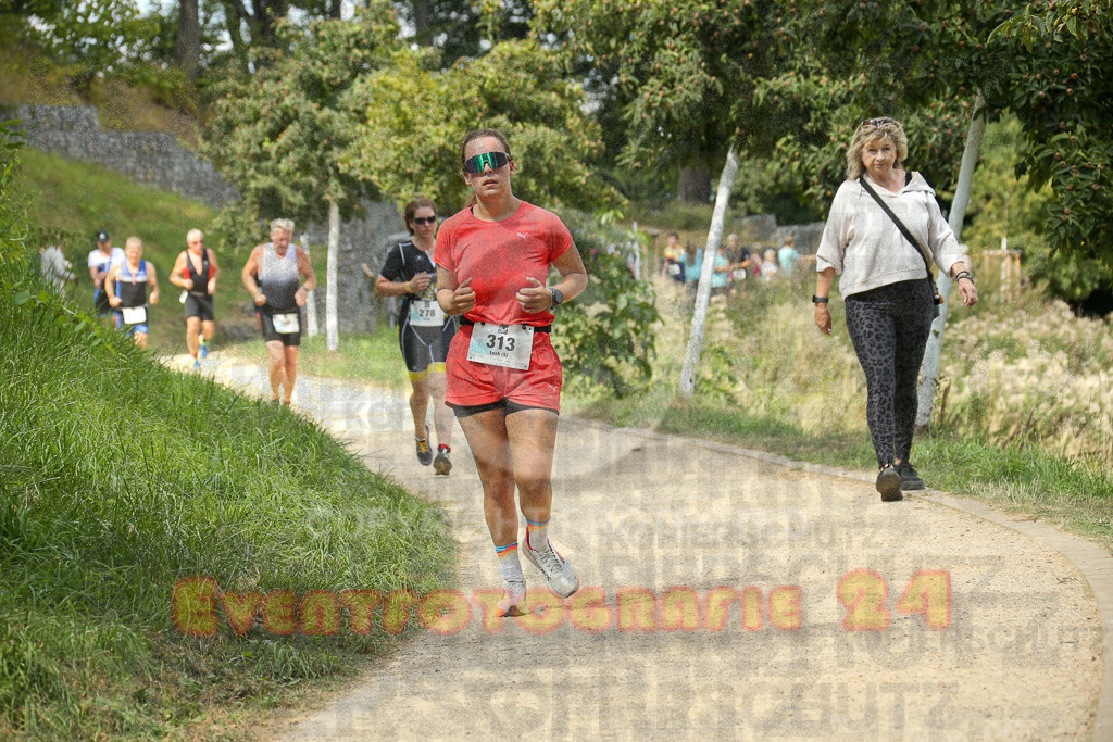 250824_1343_EX1_3358 | Sportfotografie im Rhein-Sieg Kreis, Köln, Bonn, NRW, Rheinland Pfalz, Hessen, etc. Unser Tätigkeitsfeld umfasst den Laufsport vom Volkslauf über den Marathon, Duathlon, Triathon bis zum Ultralauf wie Kölnpfad Ultra oder Schindertrail.