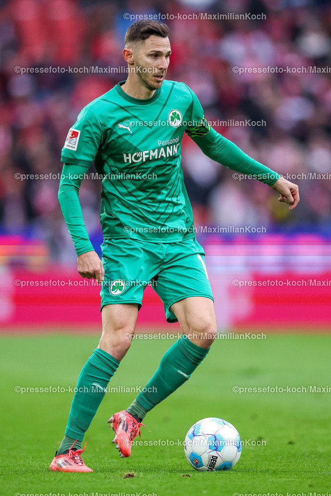 Koe09112402176 | 09.11.2024, 1. FC Köln - SpVgg Greuther Fürth, 2. Fußball Bundesliga, RheinEnergieSTADION, Saison 2024 2025: Branimir Hrgota (Greuther Fürth #10)DFB regulations prohibit any use of photographs as image sequences and or quasi-video.