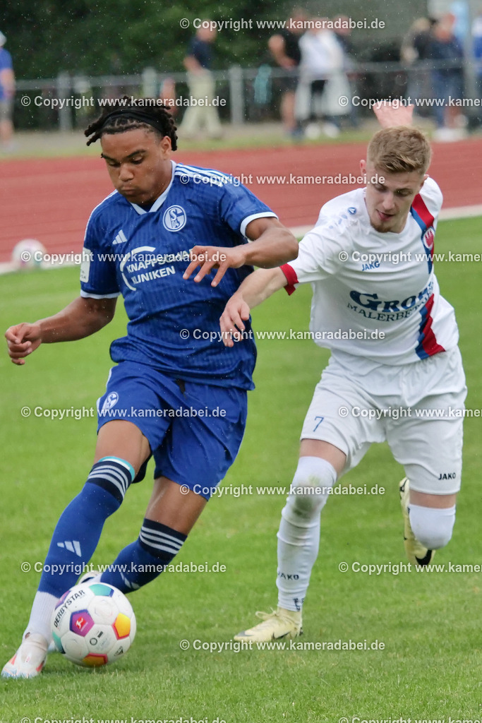 Fußball : Testspiel : SuS 09 Dinslaken - Schalke 04 U 19 am 25.07.2024 | Foto : Jochen Emde / www.kameradabei.de - Realisiert mit Pictrs.com