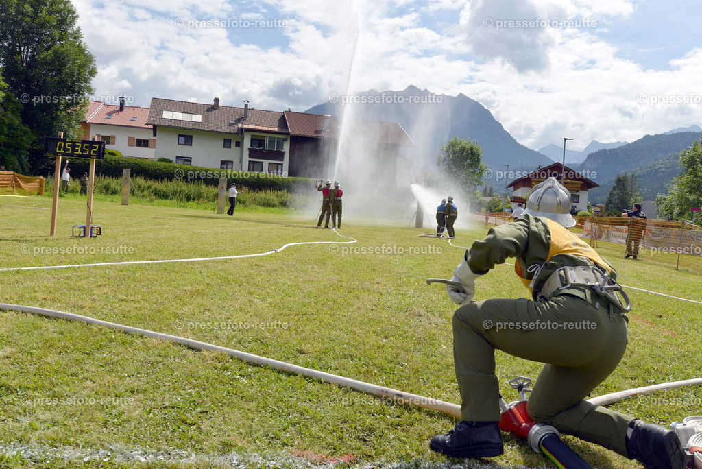 news-2022-Juli09-FF-Nassleistungsbewerb-Hoefen-nik-WTV_3458 | Info aus dem Bezirk Reutte/Ausserfern Tirol sowie eine umfangreiche Bilddatenbank über die gesamte Region: Lechtal, Talkessel Reutte, Tannheimertal, Zwischentoren. Lech, Plansee, Zugspitze, Grenztunnel, B179, Fernpassstraße, Verkehr, Lawinen, Tradition, - Realisiert mit Pictrs.com