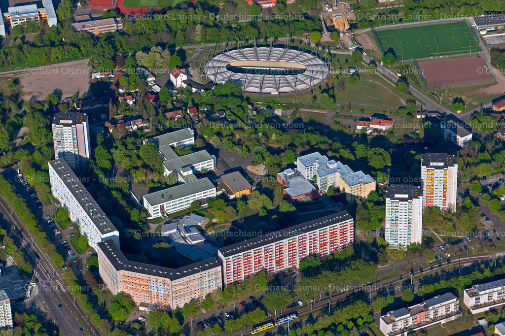 4026057 | ERFURT 06.05.2020 Gebäude der KITA Kindertagesstätte - Kindergarten " CJD Kindergarten Die kleinen Europäer " im Ortsteil Berliner Platz in Erfurt im Bundesland Thüringen, Deutschland. Weiterführende Informationen bei: Christliches Jugenddorfwerk Deutschlands gemeinnütziger e. V. (CJD). // Building the KITA day nursery " CJD Kindergarten Die kleinen Europaeer " in the district Berliner Platz in Erfurt in the state Thuringia, Germany. Further information at: Christliches Jugenddorfwerk Deutschlands gemeinnuetziger e. V. (CJD). Foto: Gerhard Launer