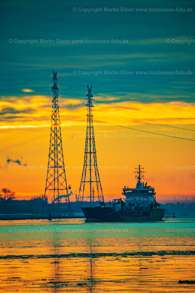 Lühe Strohmmasten Schiff im Winter Sonnenaufgang_ELS_6272110221 | Fotos aus den Touristenorten aus Norddeutschland. - Realisiert mit Pictrs.com
