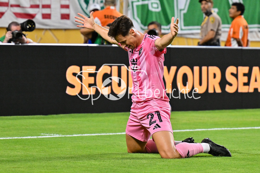 Inter Miami CF - Palmeiras Sao Paulo | Jubel nach dem Treffer zum 1-0 durch Tadeo ALLENDE (Inter Miami 21) / Tor / Torschuetze / Freude / Happy / FIFA Club World Cup: Inter Miami CF - Palmeiras Sao Paulo, Hard Rock Stadium am 23.06.2025 / NOT FOR SALE IN USA