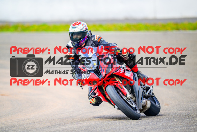 MaZZes_FotoMatrix_240910_6007705_2420 | GELB