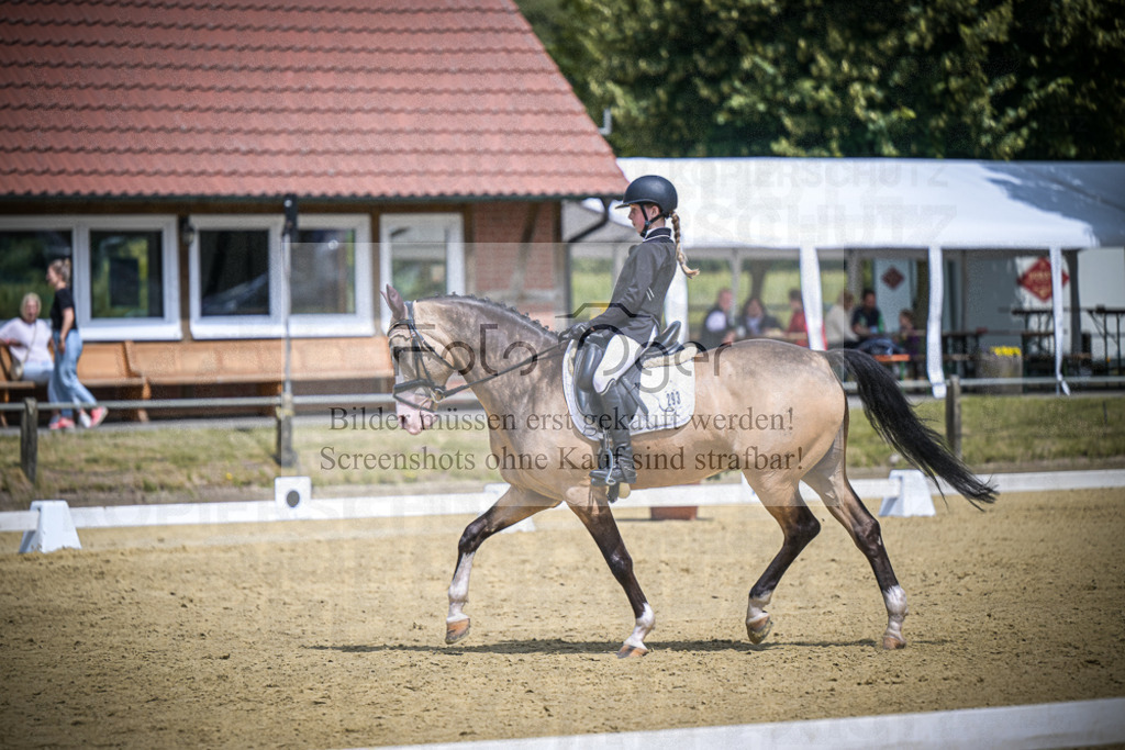 DOS_2819 | Entdecke hochwertige Reitturnierfotos von Foto Oger. Professionell, emotional und authentisch – jetzt Lieblingsmomente im Shop bestellen.Deutschlandweite Turnierfotografie. - Realisiert mit Pictrs.com