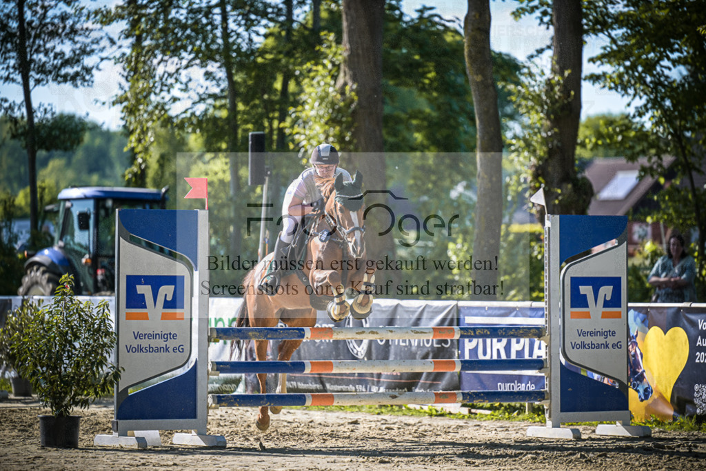 DOS_3830 | Entdecke hochwertige Reitturnierfotos von Foto Oger. Professionell, emotional und authentisch – jetzt Lieblingsmomente im Shop bestellen.Deutschlandweite Turnierfotografie. - Realisiert mit Pictrs.com