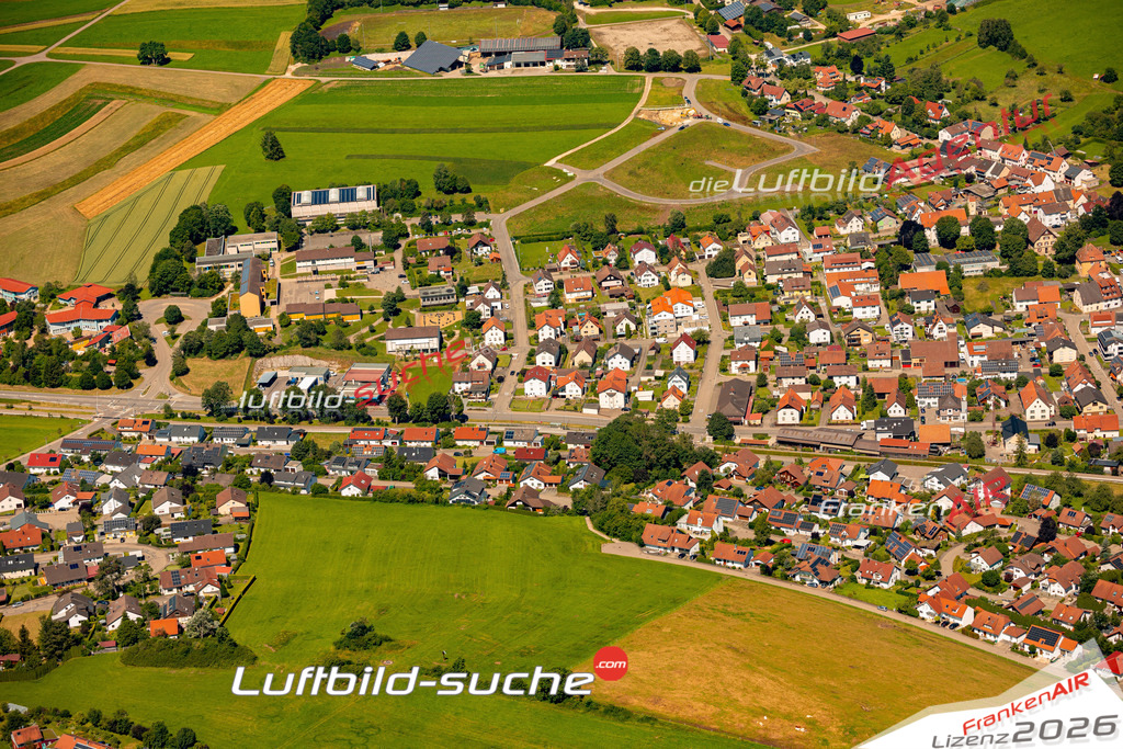 Das Luftbild zeigt : Großengstingen Engstingen - Die Luftaufnahme wurde 2024 vom UL-Flugzeug aus erstellt ( keine Drohne ) - Hochauflösende Luftaufnahme - Für grossformatige Ausdrucke geeignet. Die Geschenkidee !Mit Lizenz und Bildrechte bestellbar