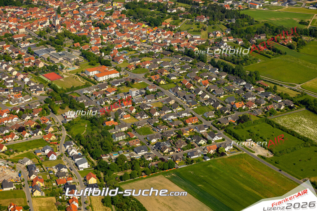 Das Luftbild zeigt  Knetzgau - Die Luftaufnahme wurde 2023 vom UL-Flugzeug aus erstellt ( keine Drohne ) - Hochauflösende Luftaufnahme - Für grossformatige Ausdrucke geeignet. Die Geschenkidee !Mit Lizenz und Bildrechte bestellbar