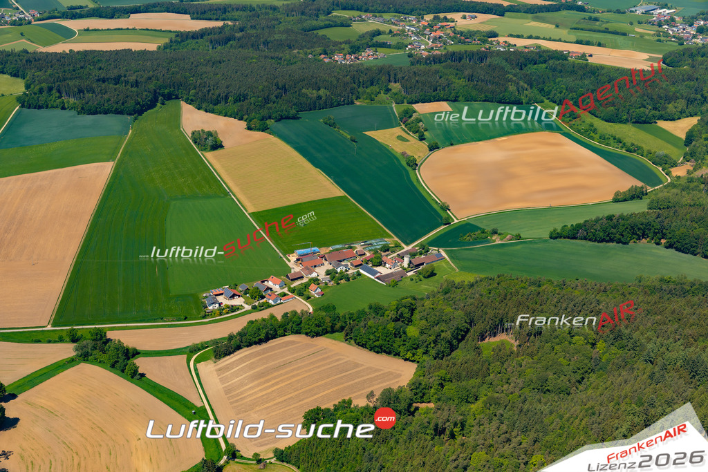 Das Luftbild zeigt : Pestendorf Weng - Die Luftaufnahme wurde 2024 vom UL-Flugzeug aus erstellt ( keine Drohne ) - Hochauflösende Luftaufnahme - Für grossformatige Ausdrucke geeignet. Die Geschenkidee !Mit Lizenz und Bildrechte bestellbar