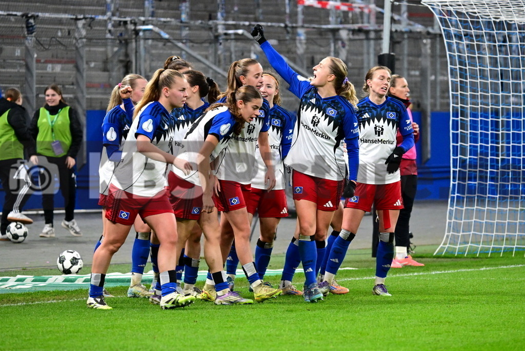KBS Picture_HSV-Leverkusen_DFBpokal_Frauen_048 | HSV Frauen Torjubel zum 1:0 Torschuetze ist Hillebrand Sophie (HSV Frauen) ,Sportplatz :  Volksparkstadion, - Realisiert mit Pictrs.com