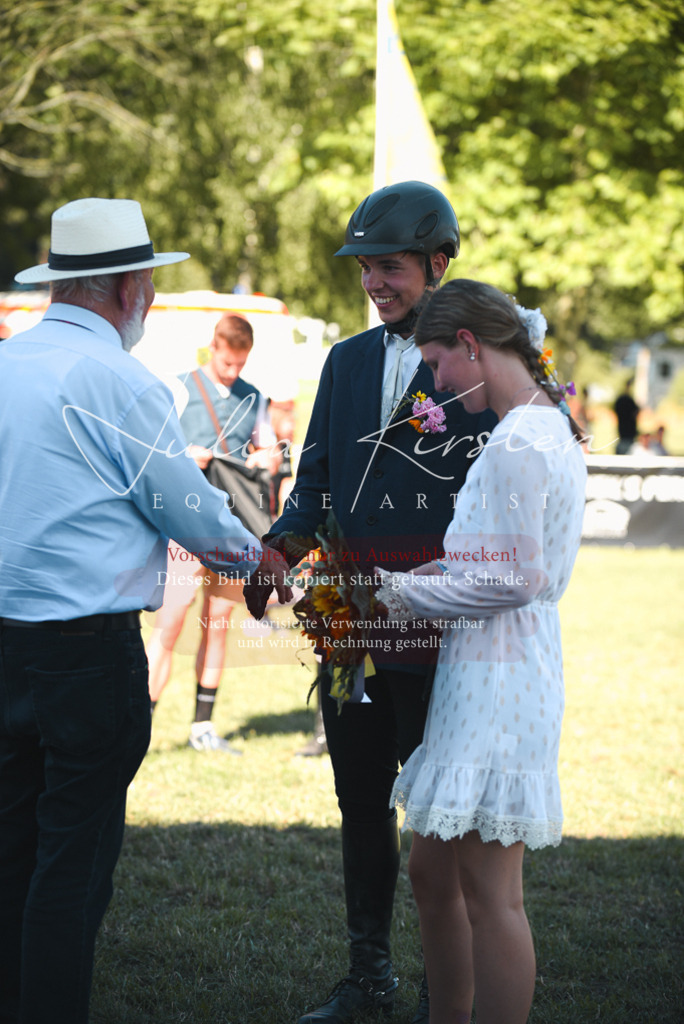 DSC_7799 | Pferde- und Turnierfotografie in Westsachsen. Pferdeportraits, Auftragszeichnungen und intuitive Kunst.