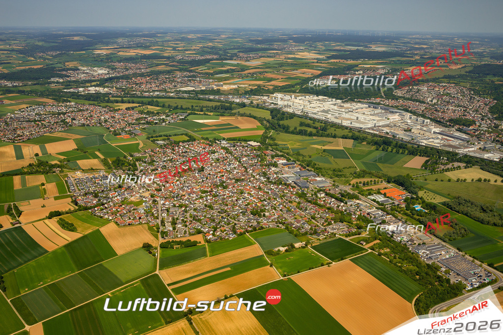 Das Luftbild zeigt Obereisesheim Neckarsulm - Die Luftaufnahme wurde 2023 vom UL-Flugzeug aus erstellt ( keine Drohne ) - Hochauflösende Luftaufnahme - Für grossformatige Ausdrucke geeignet. Die Geschenkidee !Mit Lizenz und Bildrechte bestellbar