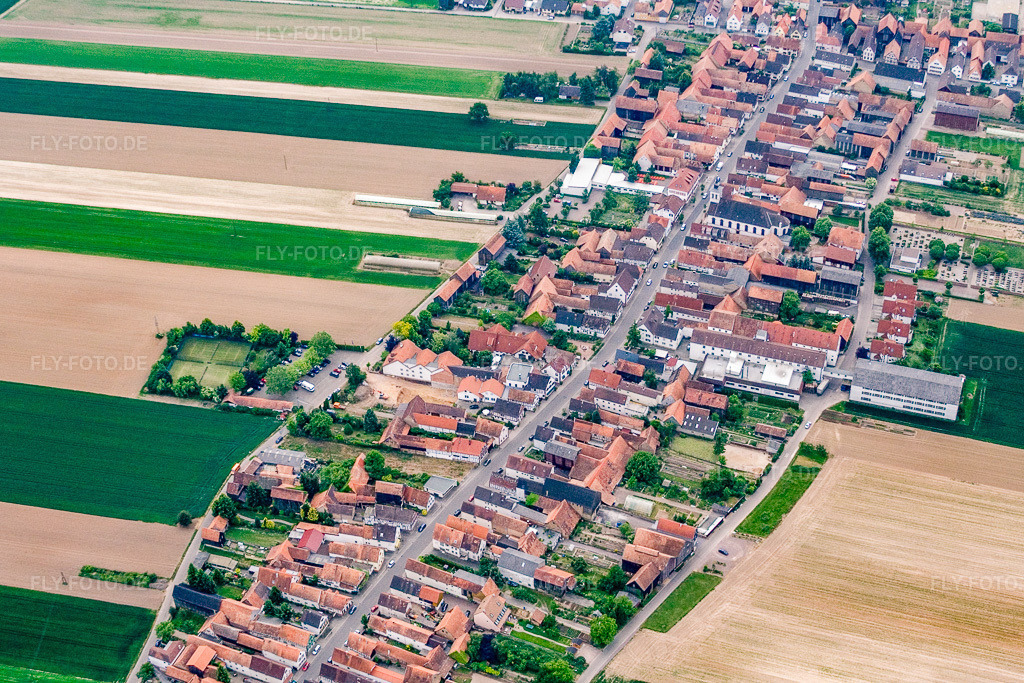 Luftbild: Hauptstr im Ortsteil Hayna in Herxheim im Bundesland Rheinland-Pfalz in Deutschland. Foto: IMG_10980.jpg vom 24.05.2008 durch Werner Riehm/FLY-FOTO.de