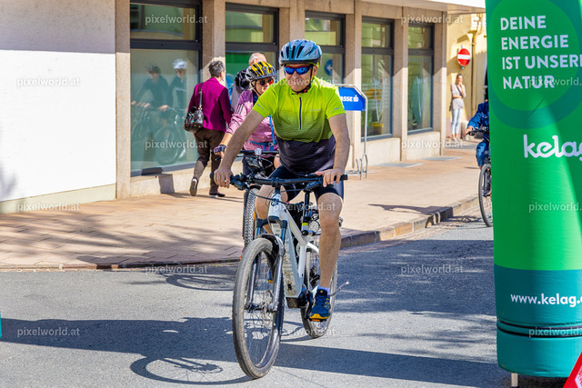 Ossiachersee autofrei - Start am Hauptplatz Feldkirchen | Bildershop von pixelworld.at - Realisiert mit Pictrs.com