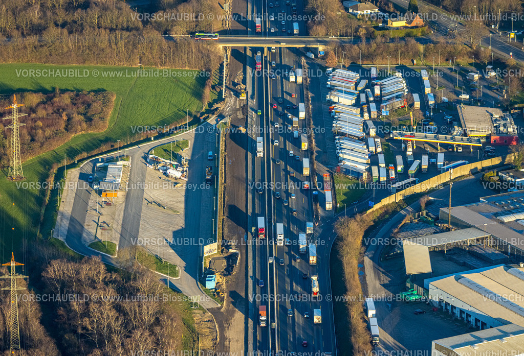 Bottrop230202044 | Luftbild, Rastplatz Schwarze Heide an der Autobahn A2, LKW Parkplatz, Fuhlenbrock, Bottrop, Ruhrgebiet, Nordrhein-Westfalen, Deutschland
