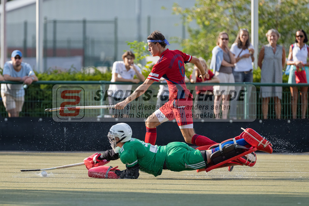 HK_20220903_109773 | 1. Bundesliga Herren Düsseldorfer HC - Mannheimer HC am 3.9.2022 DHC Düsseldorf, Düsseldorf , Lukas Stumpf ( Torwart Mannheimer HC #4 ) , Hartkopf Lasse ( Düsseldorfer HC #6 )