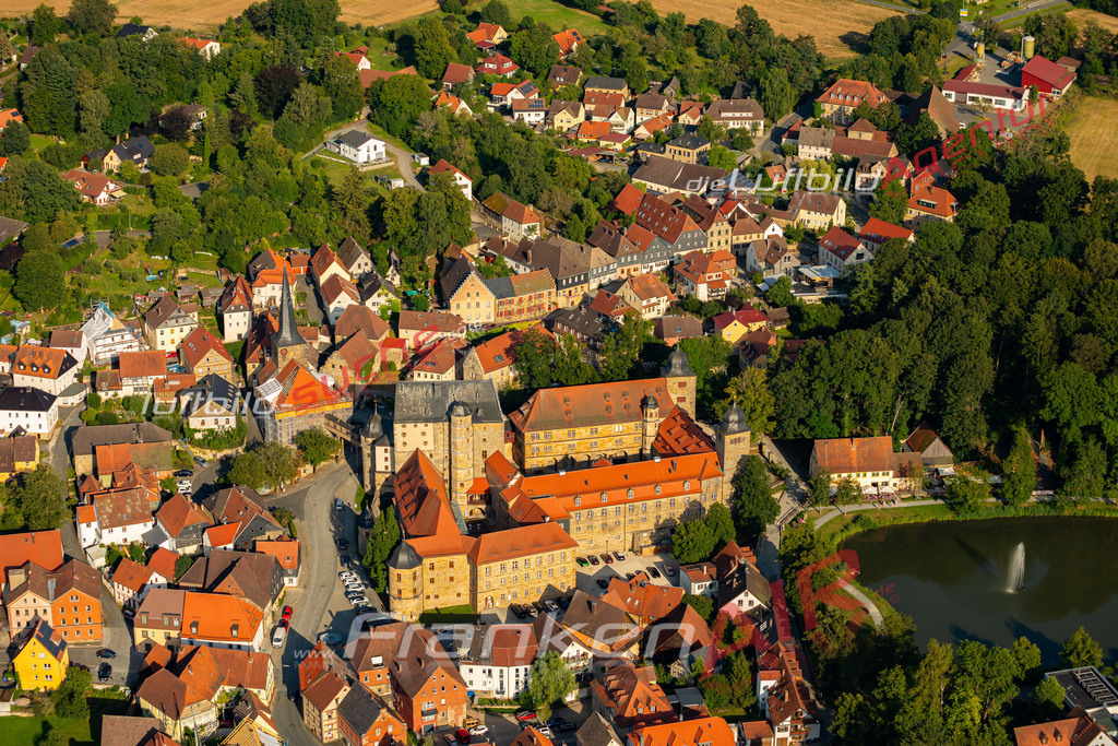 thurnau-schraegluftbild-2200-jahr-2024 | Das Luftbild zeigt :  Thurnau - Die Luftaufnahme wurde 2024 vom UL-Flugzeug aus erstellt ( keine Drohne ) - Hochauflösende Luftaufnahme - Für grossformatige Ausdrucke geeignet. Die Geschenkidee !Mit Lizenz und Bildrechte bestellbar