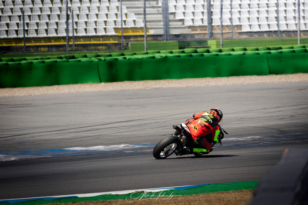 Ducati Trackday Hockenheimring 2026 | Entdecken Sie die faszinierende Welt von Alexander Tschuncky Arts: Kreative Fotografie, atemberaubende Automobilkunst und hochwertiger Bilderdruck. Lassen Sie sich inspirieren! - Realisiert mit Pictrs.com