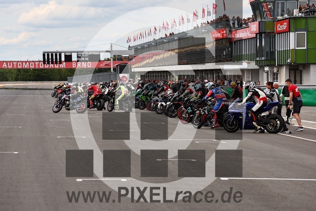 startendurance-20250830_07312 | Schöne Erinnerungen an spannende Momente - das festzuhalten ist unser Job. PIXELrace.de ist seit 2003 auf den Rennstrecken Europas unterwegs um die Action draußen beim Fahren und die wunderbare Stimmung imm Fahrerlager für euch einzufangen.