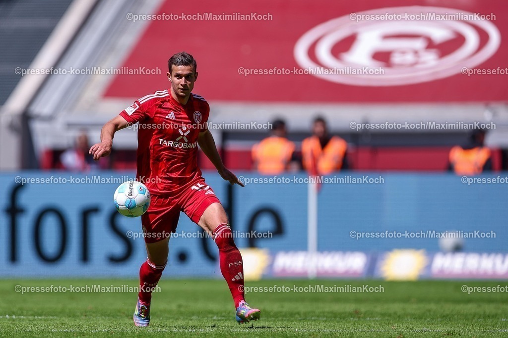 F9510052502222 | 10.05.2025, Fußball, Fortuna Düsseldorf - FC Schalke 04, 2. Fußball Bundesliga, Merkur Spiel-Arena, Saison 2024 2025: Tim Oberdorf (Fortuna Duesseldorf #15) DFB regulations prohibit any use of photographs as image sequences and or quasi-video.