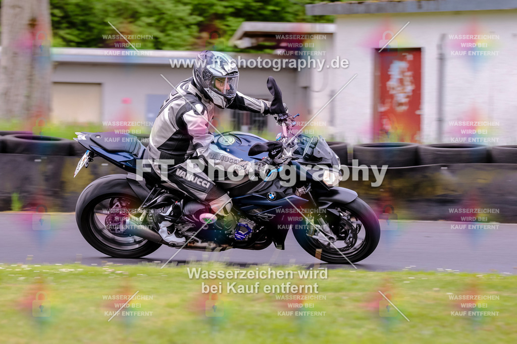 MotoTeamVBK-20645 | Hier findet Ihr Bilder von Touristenfahrten auf der Nürburgring Nordschleife oder von anderen Veranstaltungen die ich besucht habe. Viel Spass beim Durch Schauen 