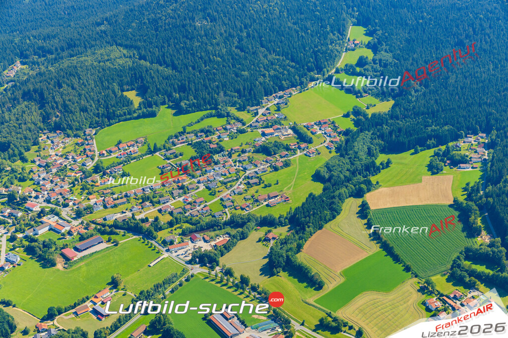 Luftaufnahme der Stadt Hohenwarth - Die Luftaufnahme wurde 2025 vom UL-Flugzeug heraus erstellt ( keine Drohne ) - Hochauflösende Luftaufnahme - für professionelle Ausdrucke geeignet. Die Geschenkidee !Mit Lizenz und Bildrechte bestellbar
