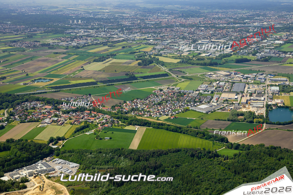 Das Luftbild zeigt Derching Friedberg - Die Luftaufnahme wurde 2023 vom UL-Flugzeug aus erstellt ( keine Drohne ) - Hochauflösende Luftaufnahme - Für grossformatige Ausdrucke geeignet. Die Geschenkidee !Mit Lizenz und Bildrechte bestellbar