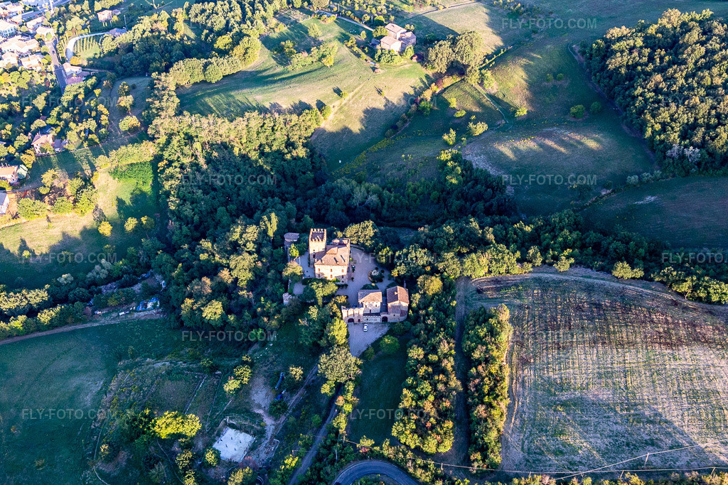 Aerial view: Castello della Torricella in Scandiano in the state Reggio Emilia, Italy.Photo: IMG_134693.jpg taken on 09/19/2022 by Werner Riehm/FLY-FOTO.comResolution of the original: 4684 x 3123 pxTurismo Reggiano - Portale turistico del comune di Reggio Emilia