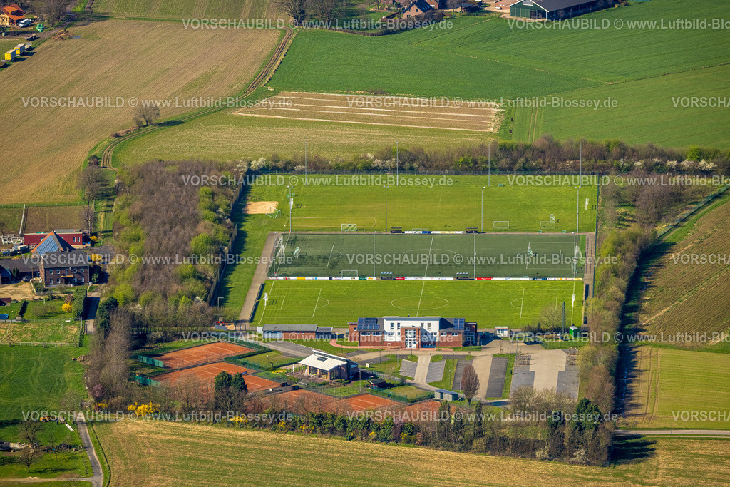Hamminkeln240311328 | Luftbild, Sparkassen Sportpark, Roßmühle, Fußballstadion Hamminkelner S.V. 1920/46 Tribune mit Solardach, und Tennisplätze Hamminkelner Tennisclub 1975 e.V., Hamminkeln, Nordrhein-Westfalen, Deutschland