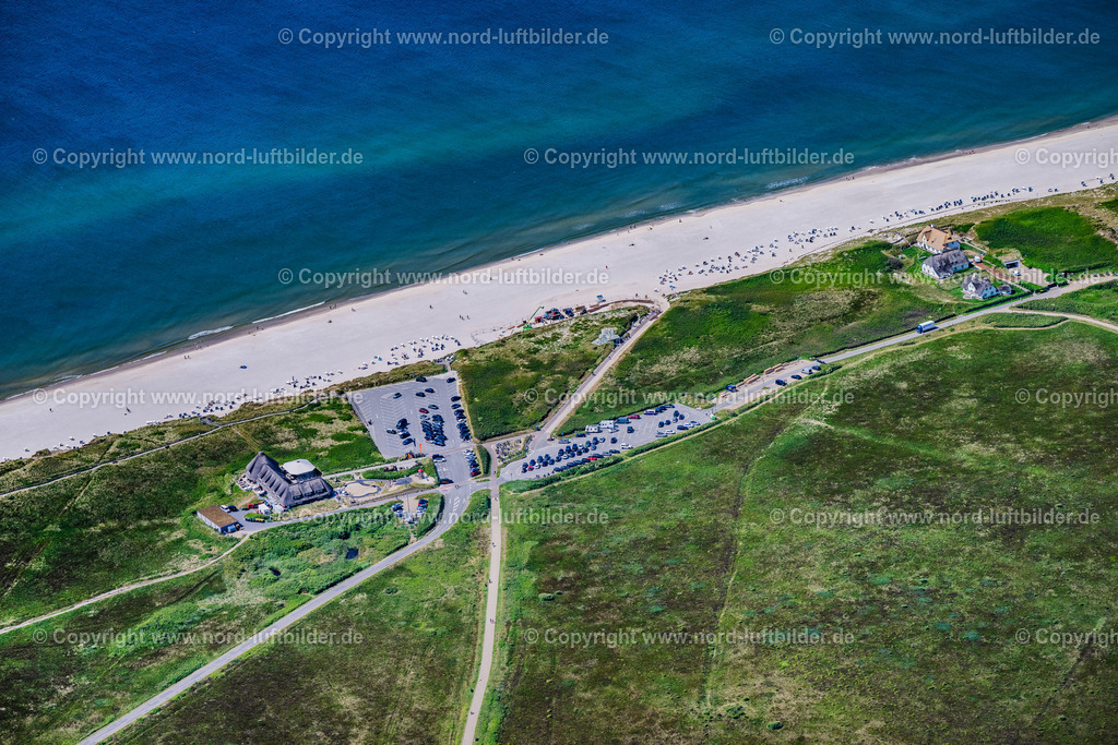 Sylt_Kampen_Strand_Sturmhaube_Kliffende_ELS_5192130625 | KAMPEN (SYLT) 13.08.2025 Gebäudekomplex der Hotelanlage " Haus Kliffende " in Kampen (Sylt) auf der Insel Sylt im Bundesland Schleswig-Holstein, Deutschland. // Complex of the hotel building " Haus Kliffende " in Kampen (Sylt) at the island Sylt in the state Schleswig-Holstein, Germany. Foto: Martin Elsen