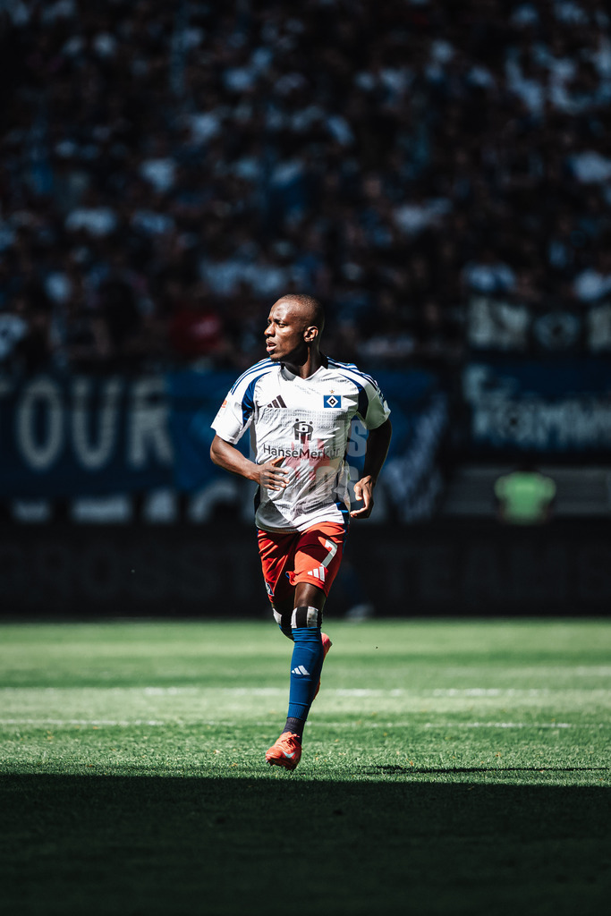 Fußball | Männer | Saison 2024/2025 | 2. Fußball-Bundesliga | 31. Spieltag | Hamburger SV vs. Karlsruher SC | 27.04.2025 | Jean-Luc Dompe (#7, HSV)