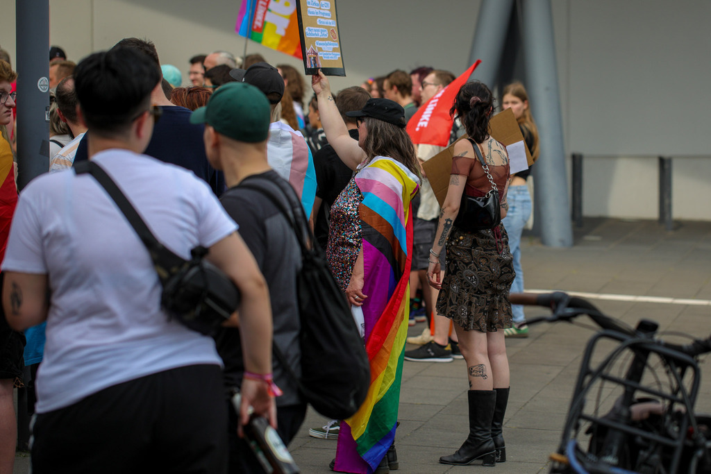 CSD_Moers_190725_126 | Bildergalerie von Sport-Ereignissen aber auch von weiteren spannenden Dingen - nicht nur vom Niederrhein. In Anlehnung an den bekannten Spruch von Hanns Dieter Hüsch heißt das Motto: "Niederrhein ist überall".  - Realisiert mit Pictrs.com