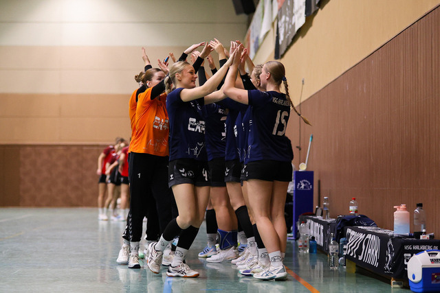 Handball I Damen I Saison 2025-2026 I Verbandsliga Süd I HSG Kalkberg 06 - MTV Dänischenhagen I 14.12.2025.09 | v.l. Lorna Meta Schlott (4, HSG Kalkberg 06), Hannah Zickermann (15, HSG Kalkberg 06) - Realisiert mit Pictrs.com