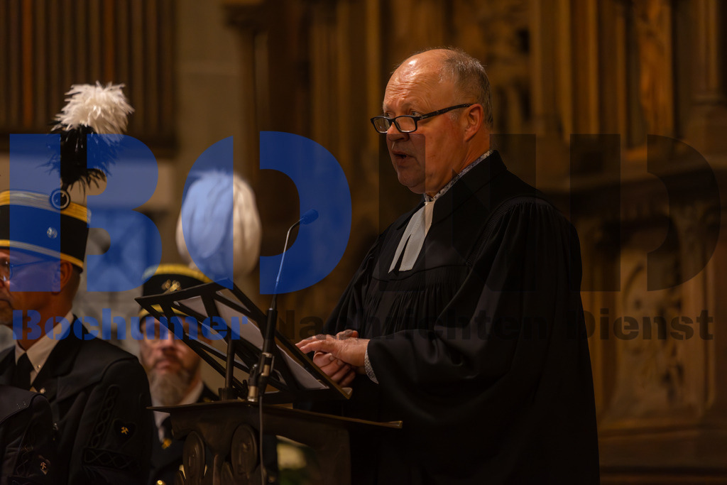 JEM_ZAPMAI20250424-28 | bond - Realisiert mit Pictrs.com