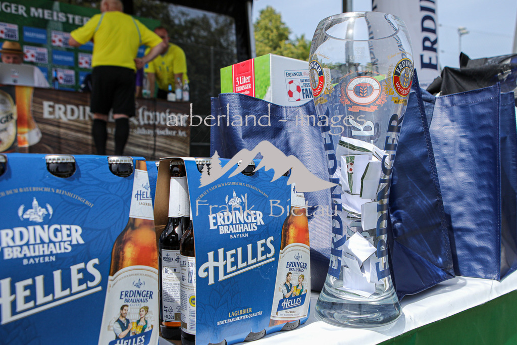 OE7A0502 | Präsente warten auf die Siegerehrungen