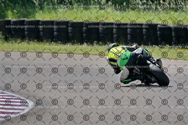 26BT02-1424 | markuskiefer.com - Realisiert mit Pictrs.com